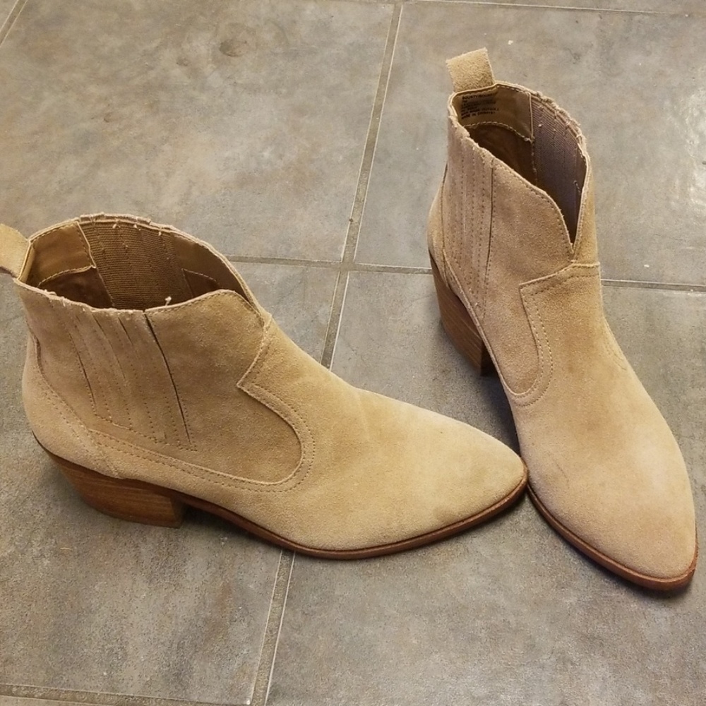 Steve Madden Bounty Suede Buckle Bootie Size 7